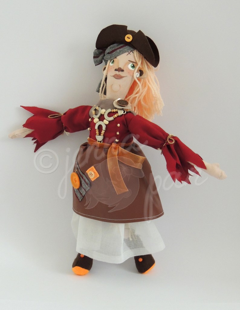 enthousiaste enthusiastic pirate lady femme pirate rouge enfant aventure jenna pan poupée artiste fabrication artisanale ooak tissus couture modèle unique bijou laine rigolo 